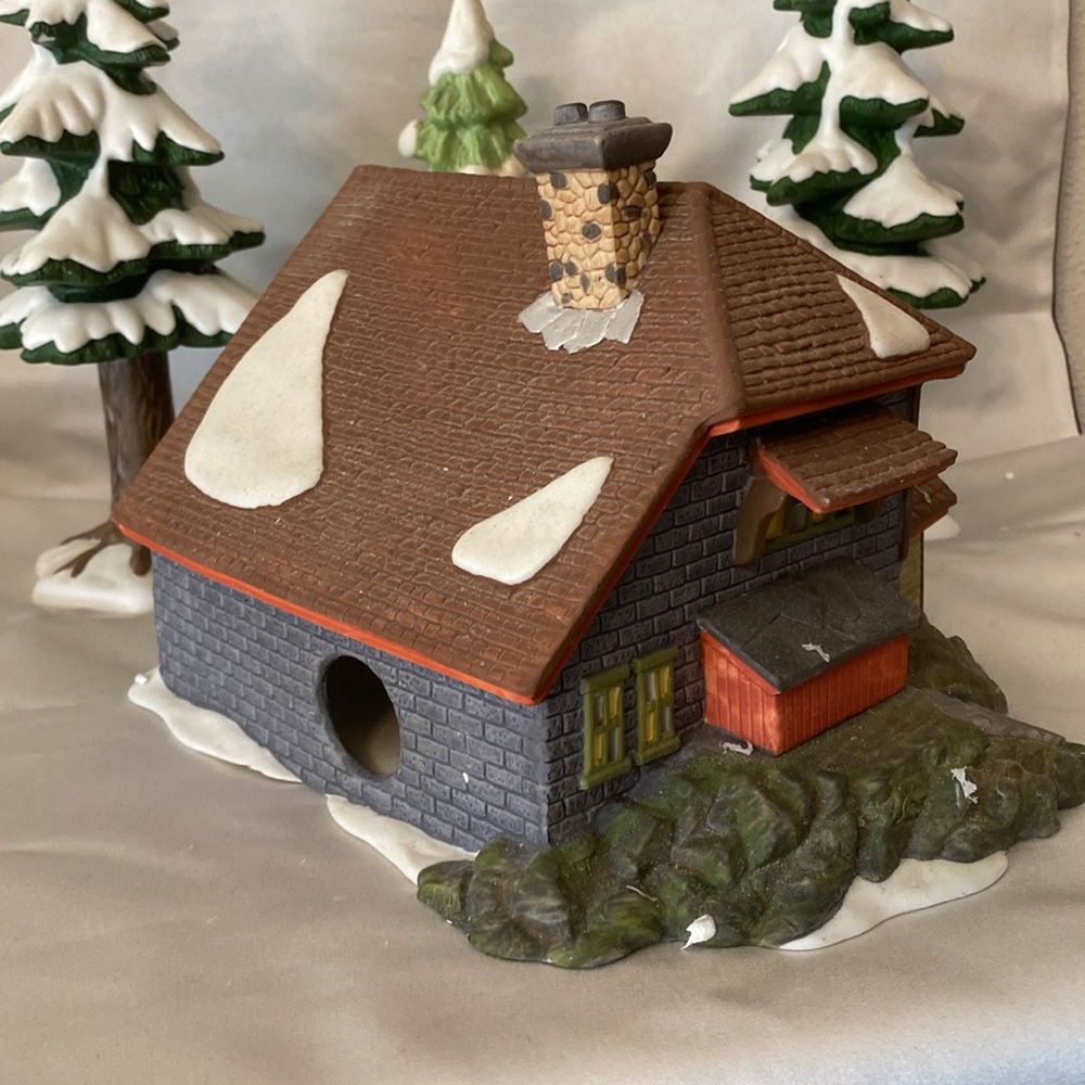 Department 56 Blue Bird Seed and Feed Holiday Decor house - Picture 2 of 3